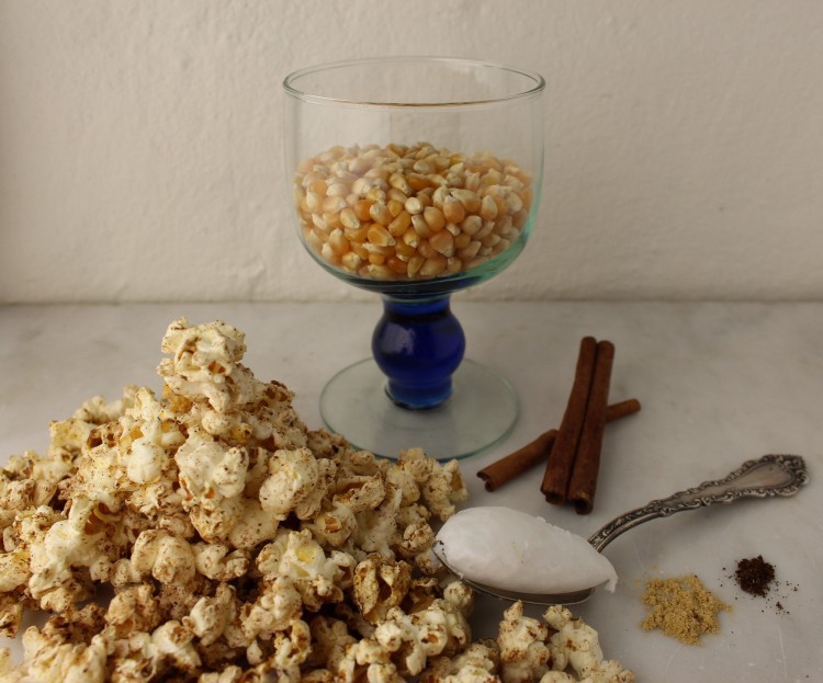 Popcorn med kanel, ingefær og vanille - Mad med glød