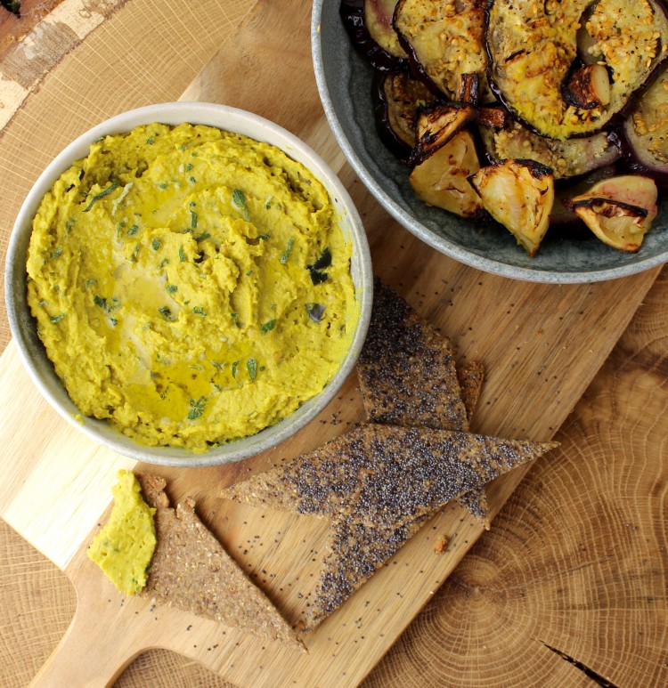 Auberginehumus med citron, hvidløg og gurkemeje - Vegansk opskrift - Mad med glød