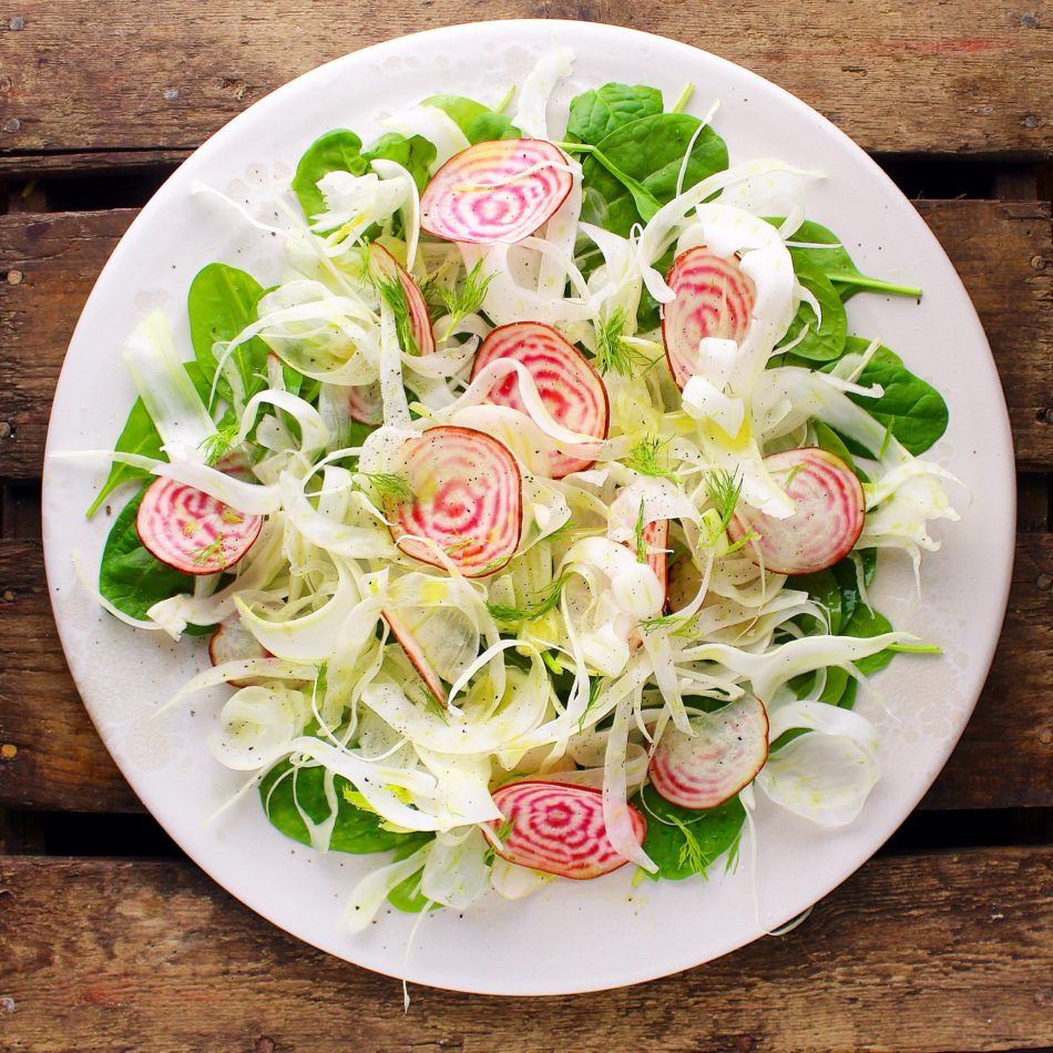 Spinat/fennikelsalat med bolchebeder - Vegansk opskrift - Mad med glød