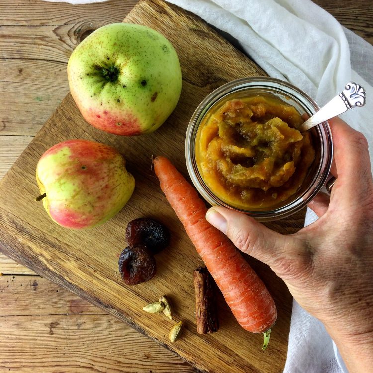 Æblekompot med gulerod, kanel og kardemomme - Vegansk og børnevenlig opskrift - Mad med glød